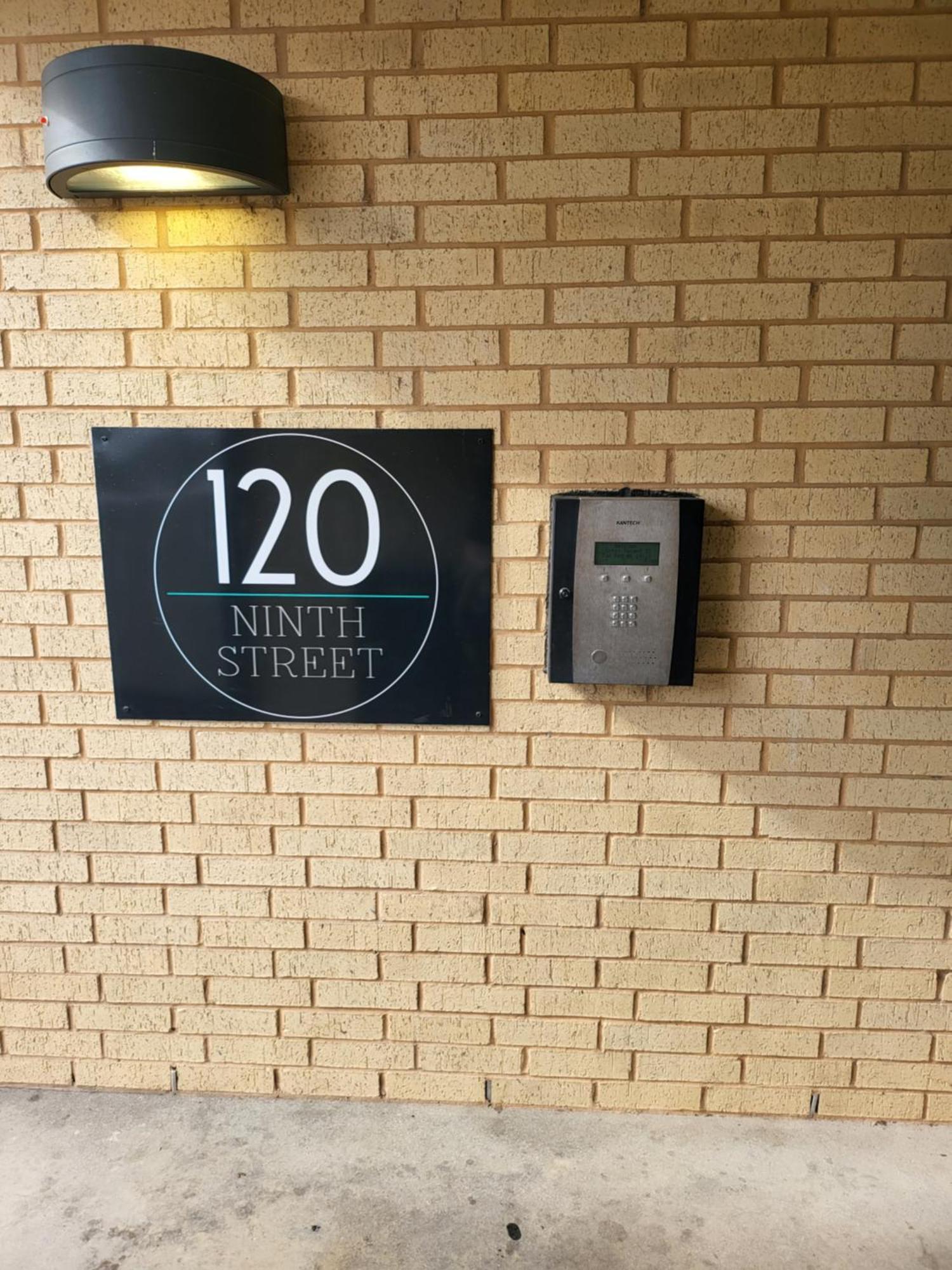 Beautiful Condo On Riverwalk W King Ste Free Parking Pet Friendly Centrally Located On The Riverwalk San Antonio Exterior photo