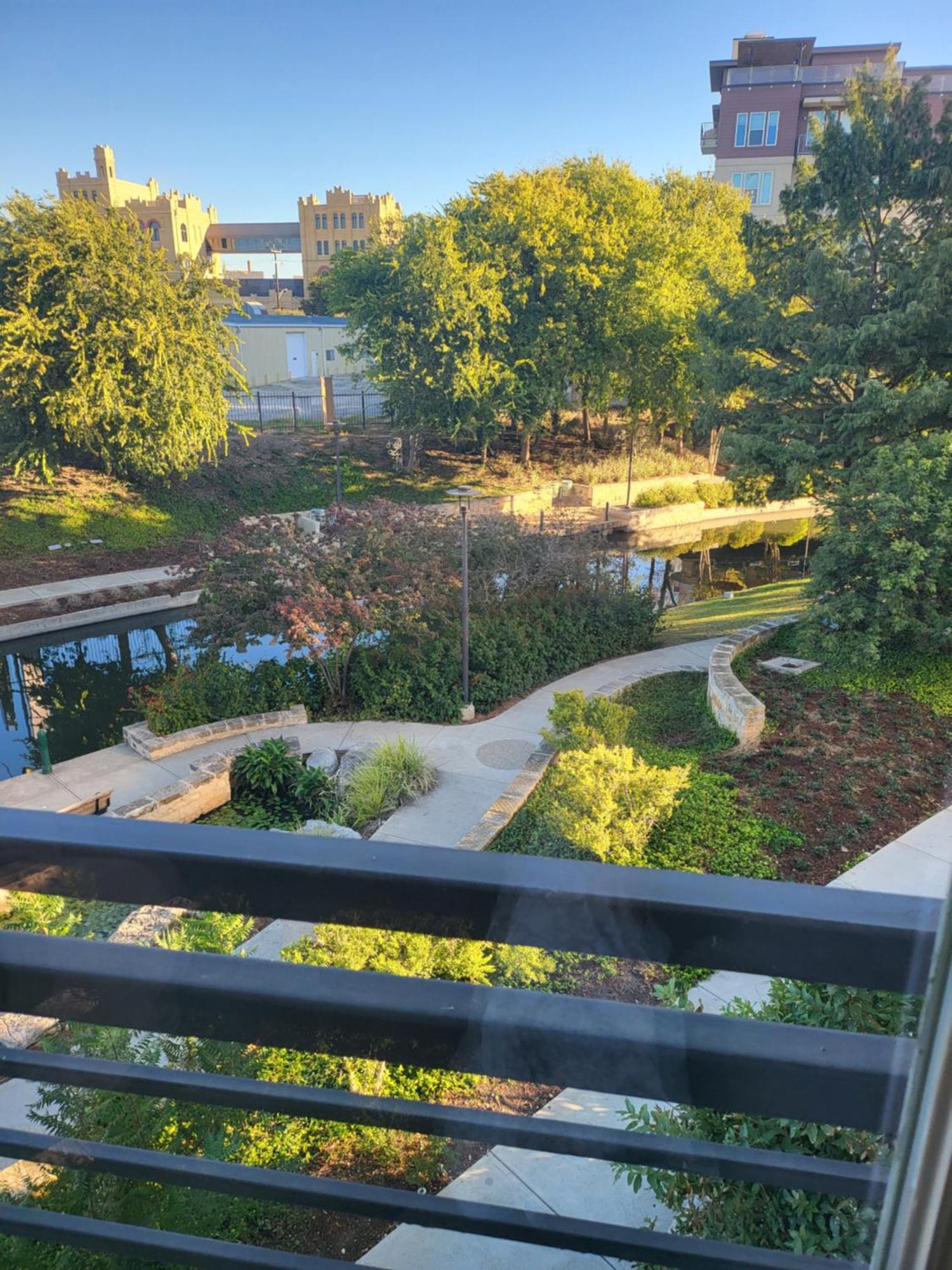 Beautiful Condo On Riverwalk W King Ste Free Parking Pet Friendly Centrally Located On The Riverwalk San Antonio Exterior photo