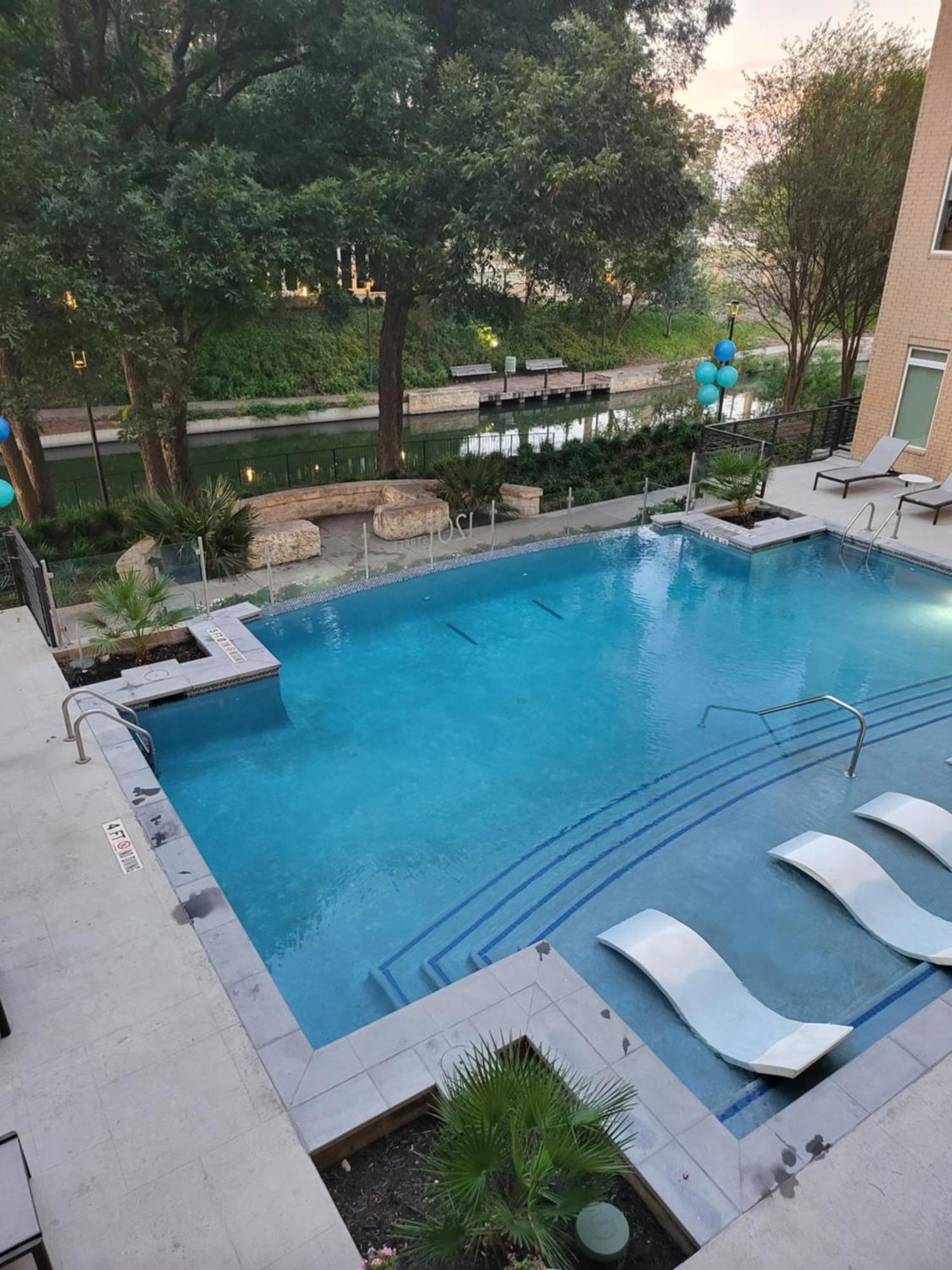 Beautiful Condo On Riverwalk W King Ste Free Parking Pet Friendly Centrally Located On The Riverwalk San Antonio Exterior photo